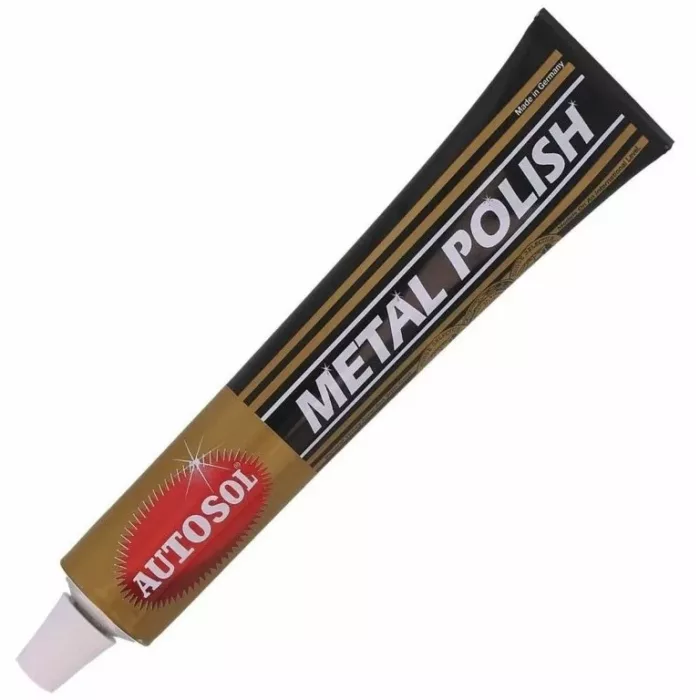 Metal polish - čistící a lešticí pasta.