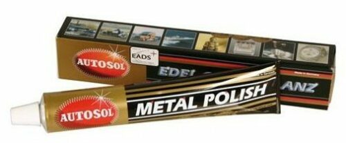 Metal polish pasta na kovy.