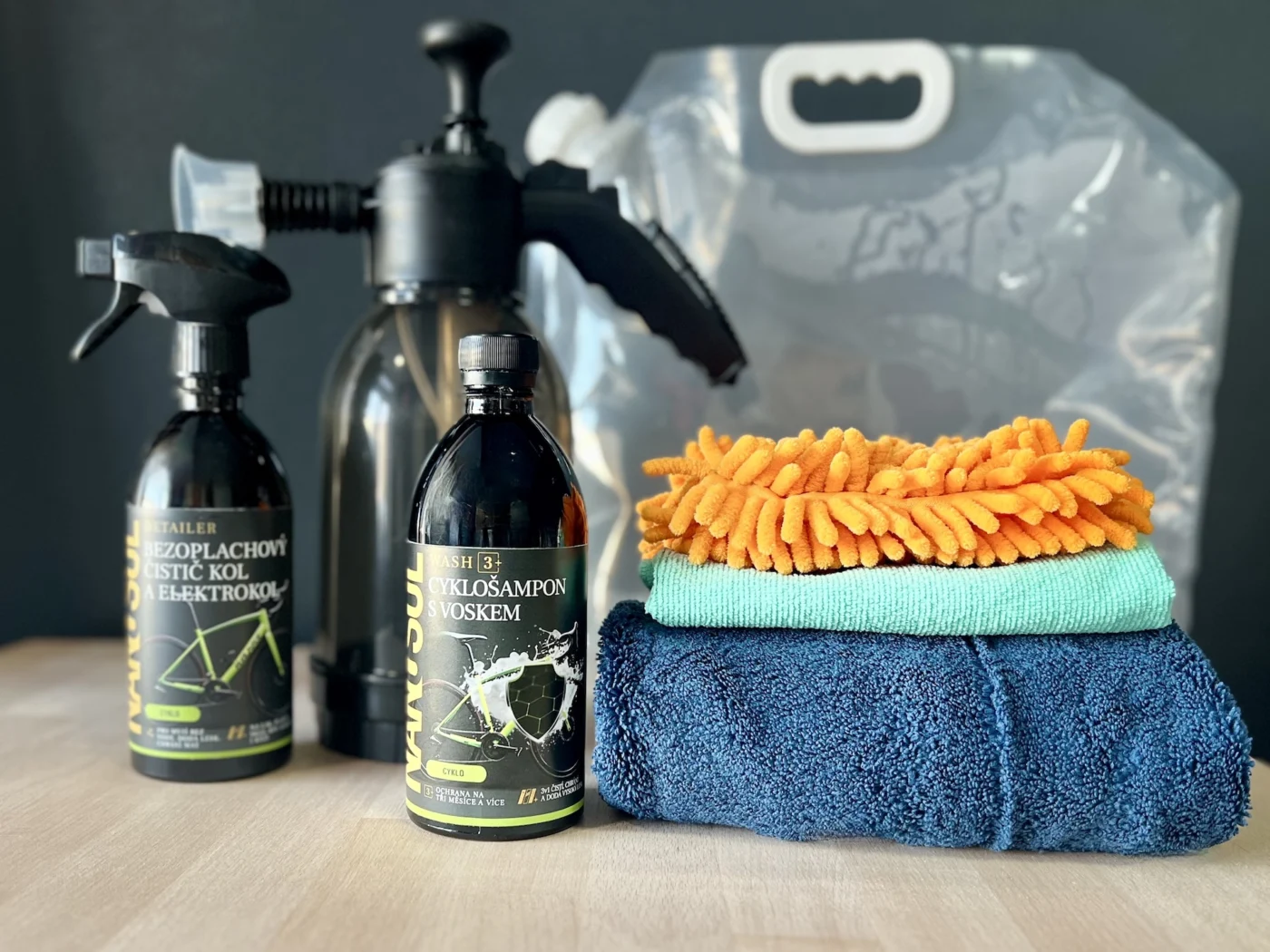 Sada na kolo:mytí BEZ VODY od Nanosolu.